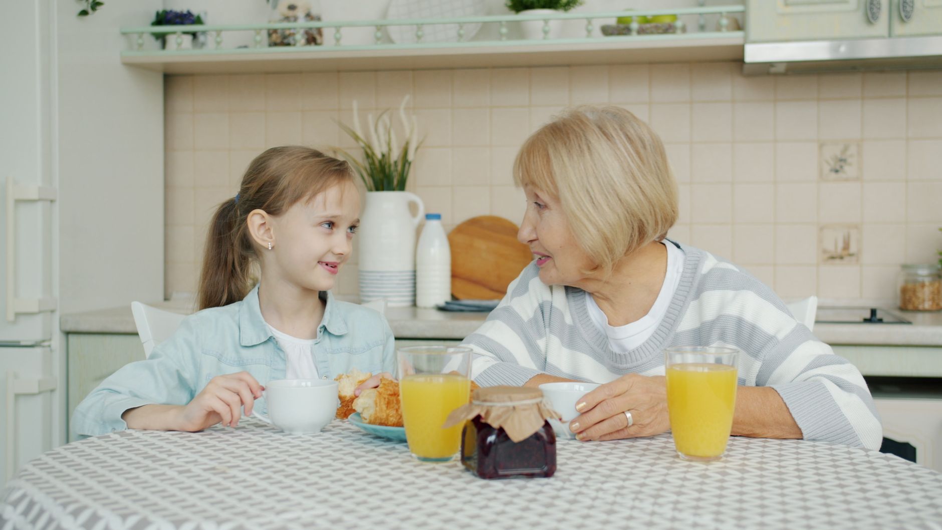 Une assistante maternelle à Payzac : réponse à une crise de garde d'enfants