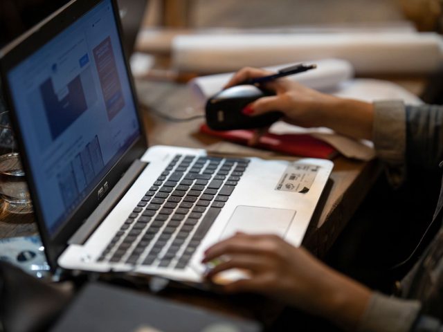 Hotjar vs FullStory : comparatif technique parcours utilisateurs