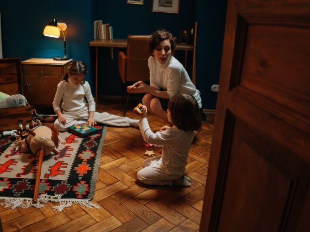 Plan d’urgence petite enfance : les promesses sans garanties inquiètent