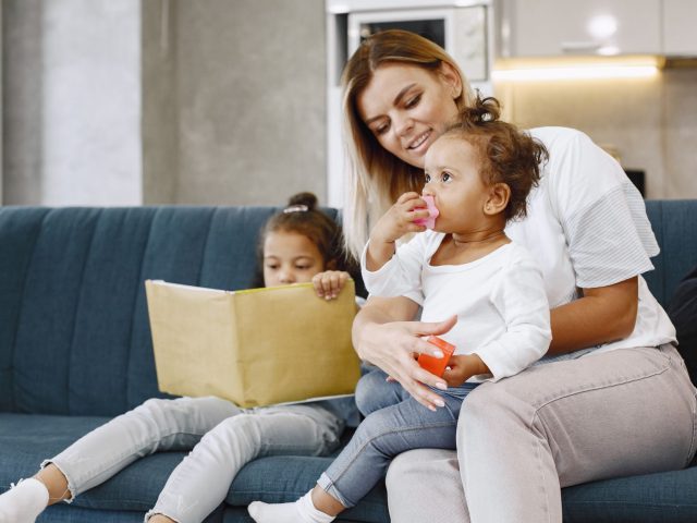 Le plan d’urgence pour la petite enfance : quelles conséquences réelles pour les assistantes maternelles ?